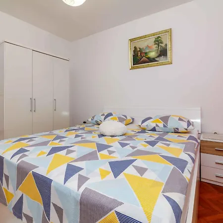 Apartment In 5468 Crikvenica
