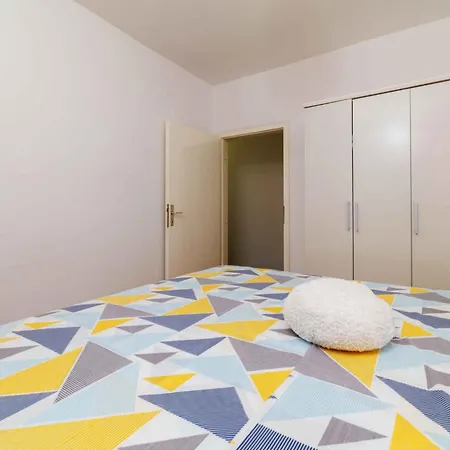 Apartment In 5468